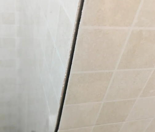 万州瓷砖空鼓维修公司分享阳台瓷砖脱落的修复过程可以分为以下几个步骤